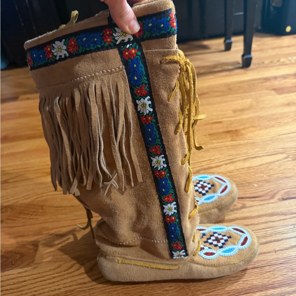 Limited-Edition Annie McKay Mukluk - Picture 3 of 12